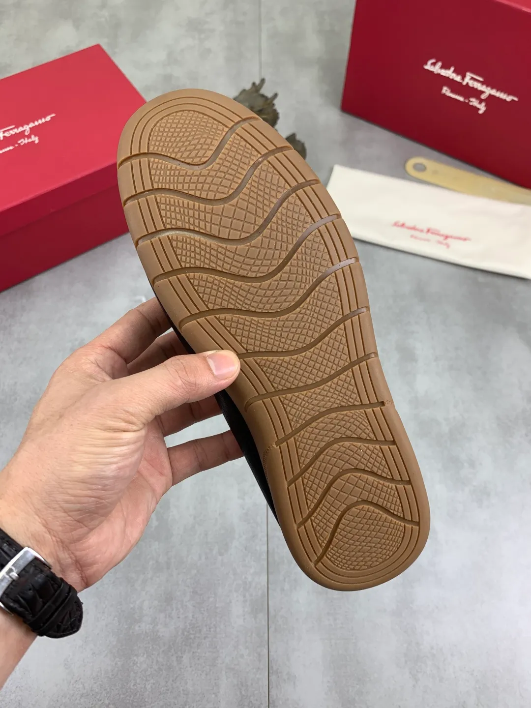 Men's shoes 💰P480 New model [Ferragamo/Ferragamo] Latest model Original imported calfskin, imported pigskin lining + original luxury metal buckle + original rubber outsole Soft and comfortable Size number: 38-44